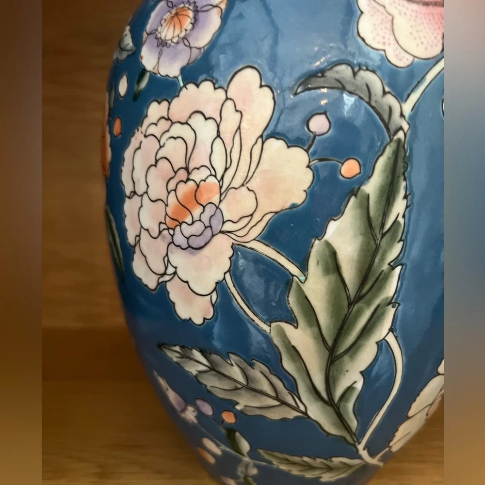 Vintage Japanese GINGER JAR TEMPLE JAR URN W LID Floral Porcelain Flowers MACAU - Picture 6 of 8